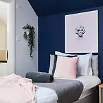 Striking Monroe Suite!