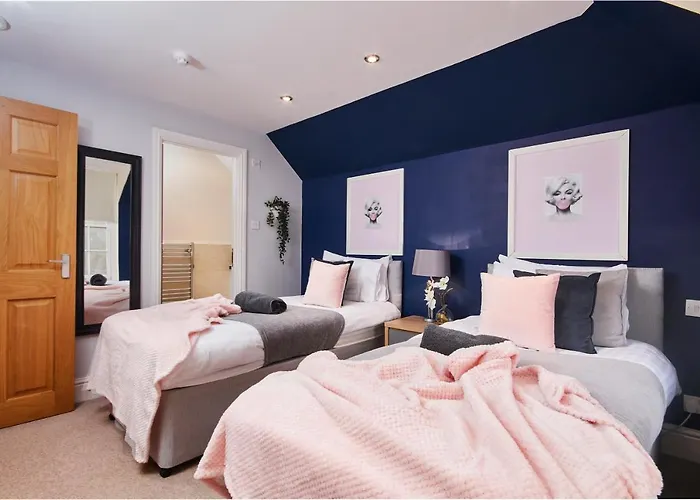 Striking Monroe Suite!
