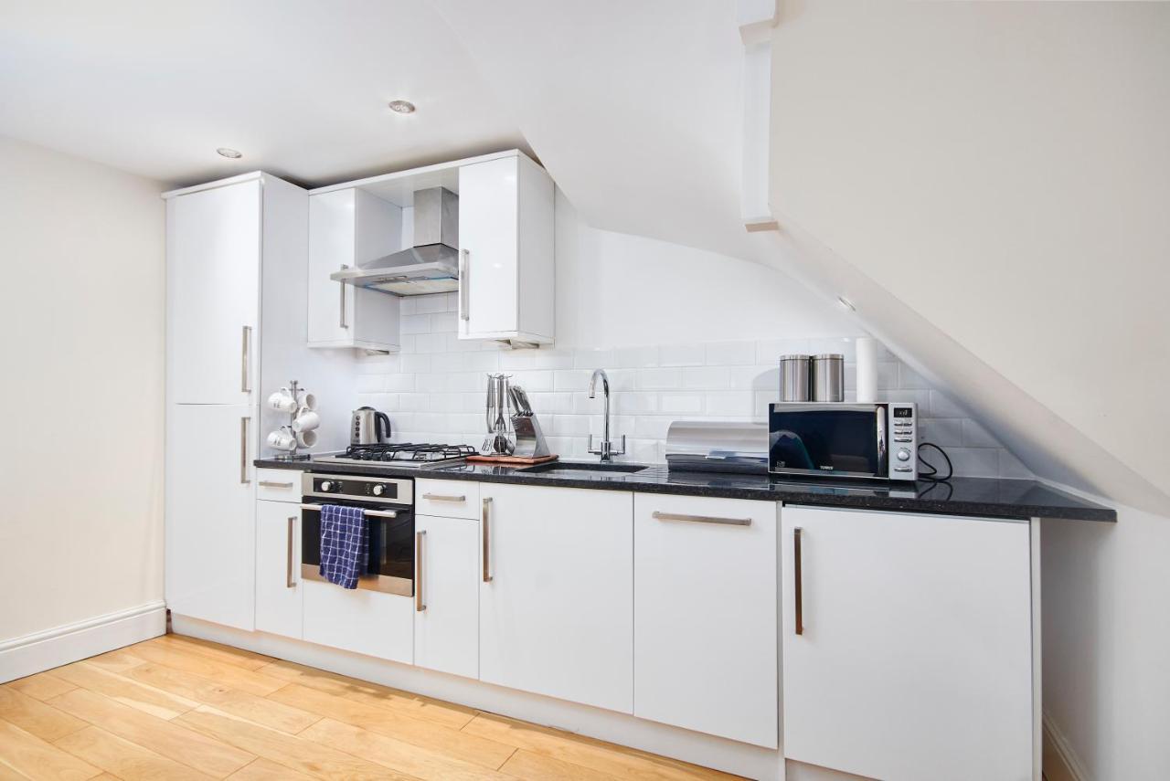 Apartment Striking Monroe Suite! *