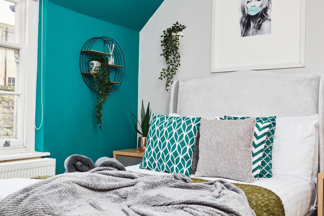 Apartment Striking Monroe Suite! *