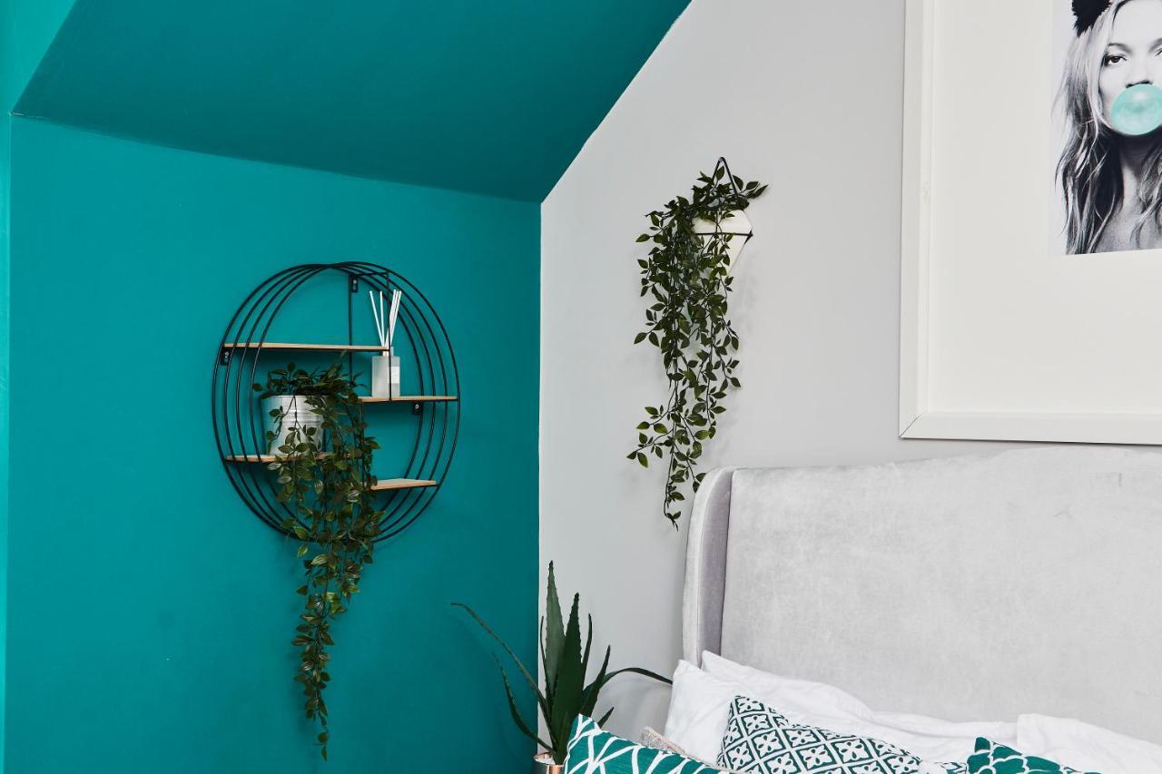 Apartment Striking Monroe Suite! *
